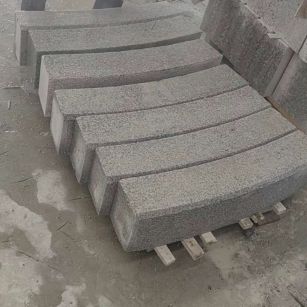 大连芝麻白弧形路牙石