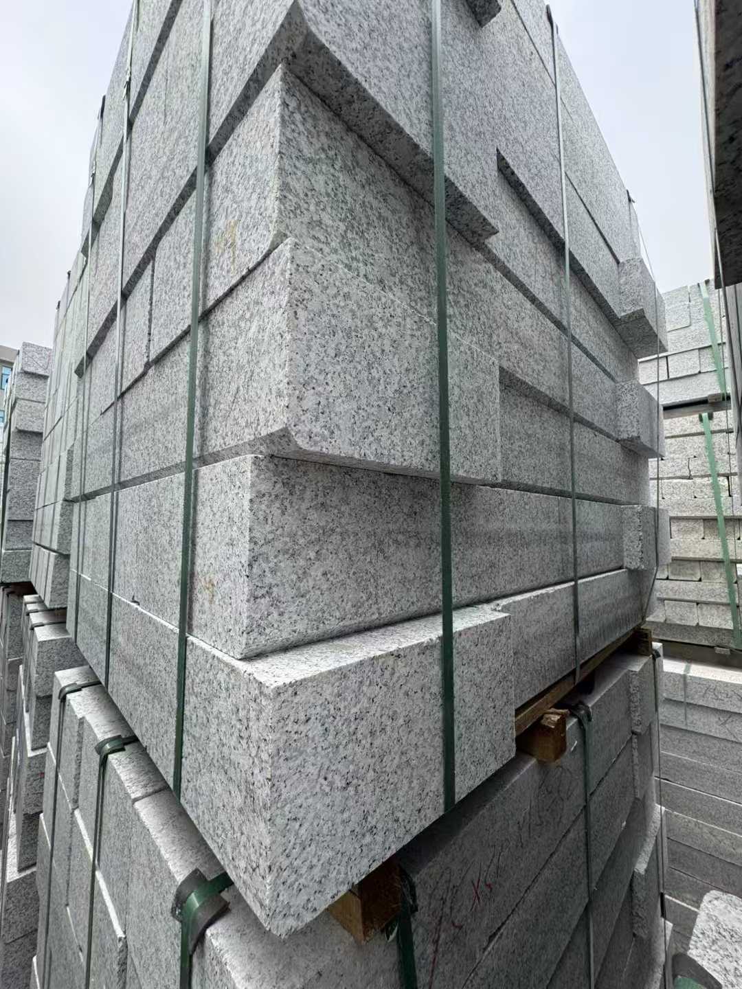 大连芝麻白路牙石 马路牙子