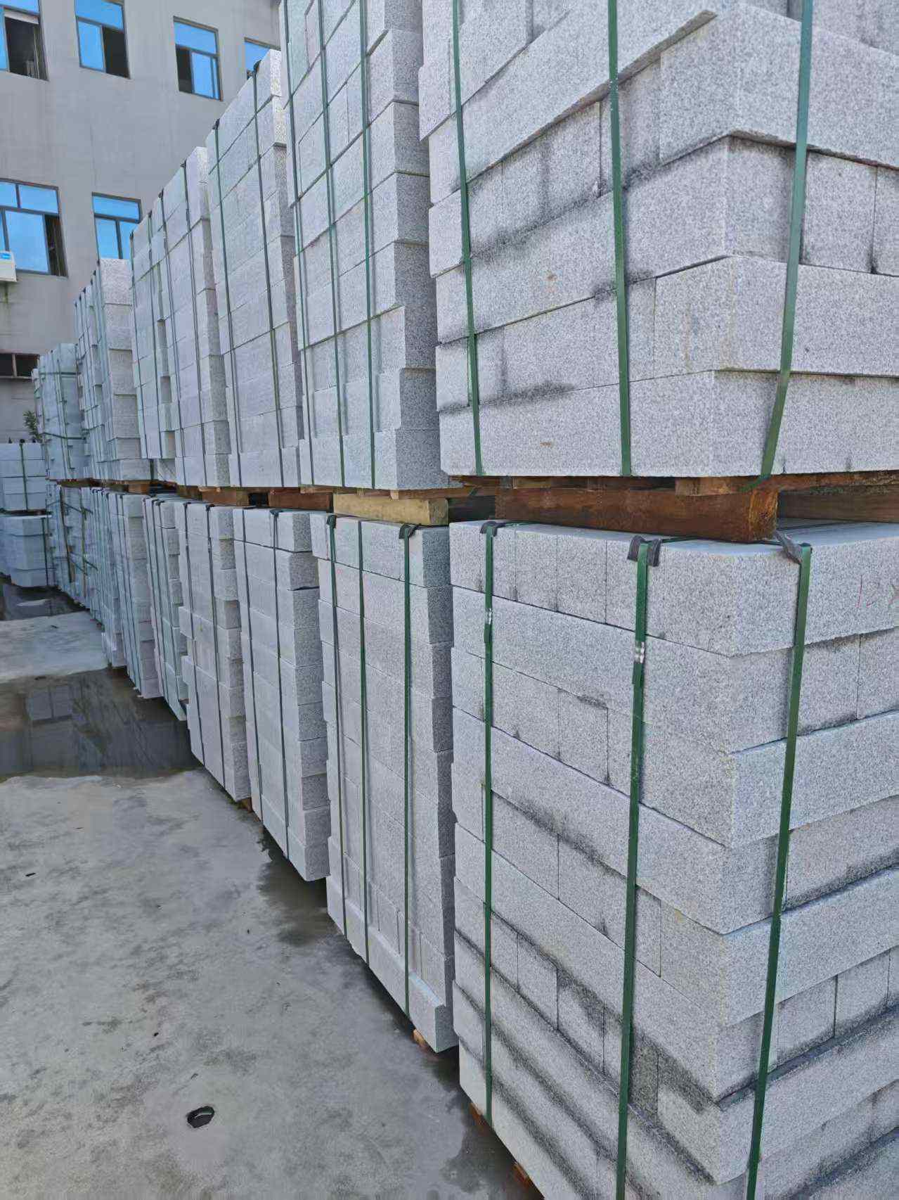 大连芝麻白路牙石，路侧石