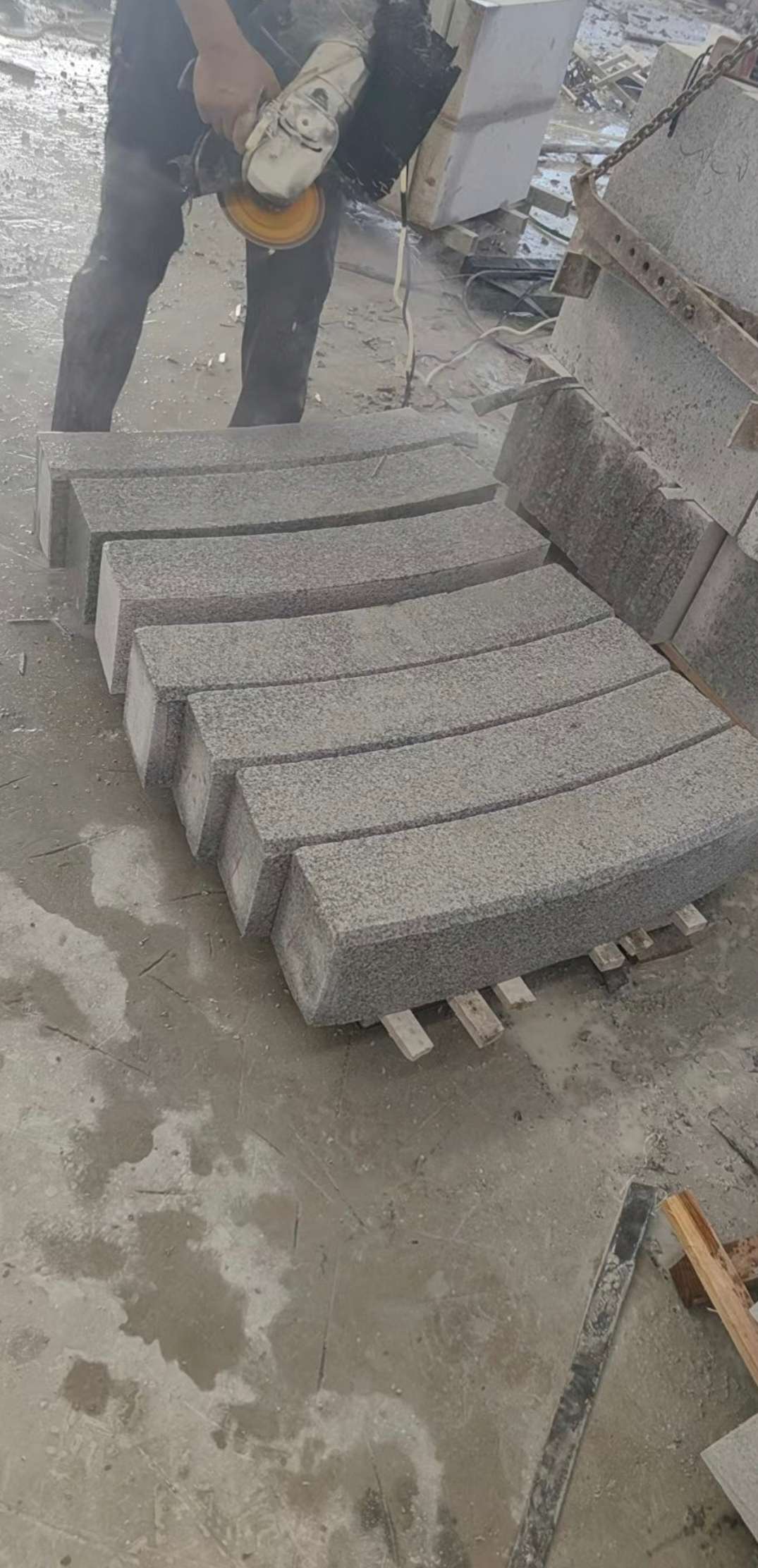 大连芝麻白弧形路牙石