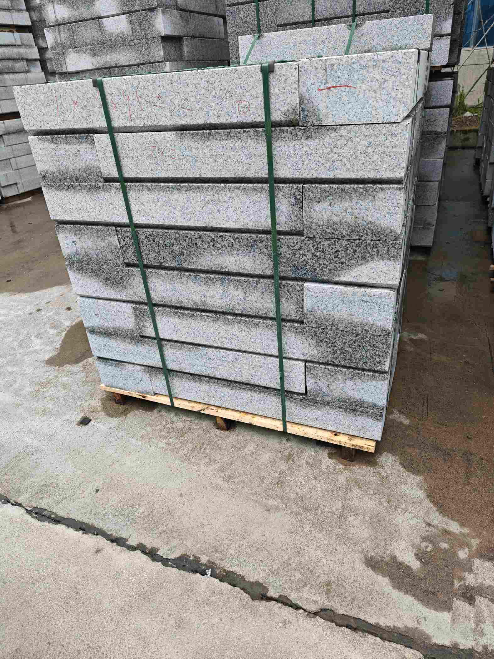 大连芙蓉白路牙石，马路牙子