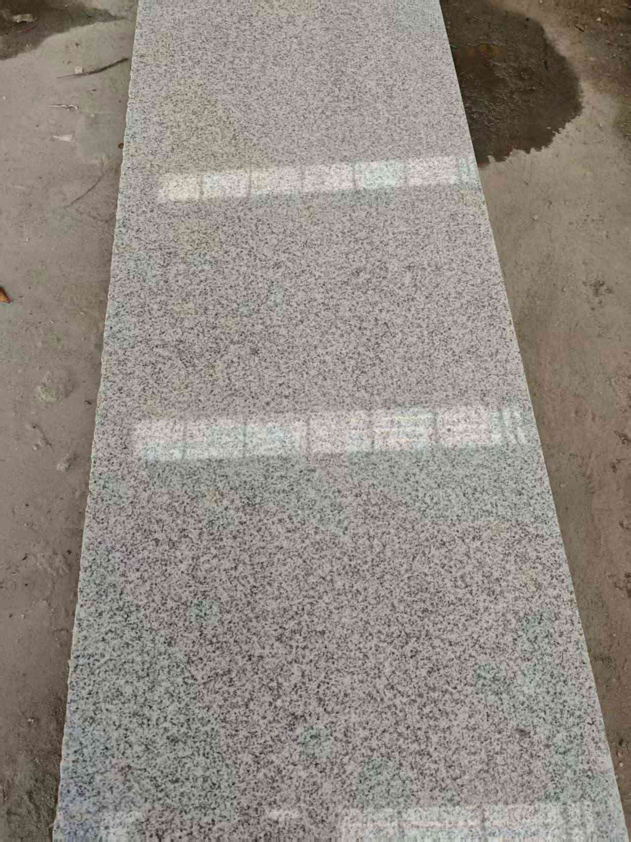 大连芝麻白光面毛板